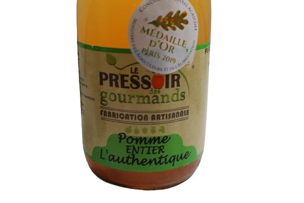 jus pomme fraise cassis pomme petit artisanal pressoir gourmands ardennes vat terroir 1 removebg preview Jus